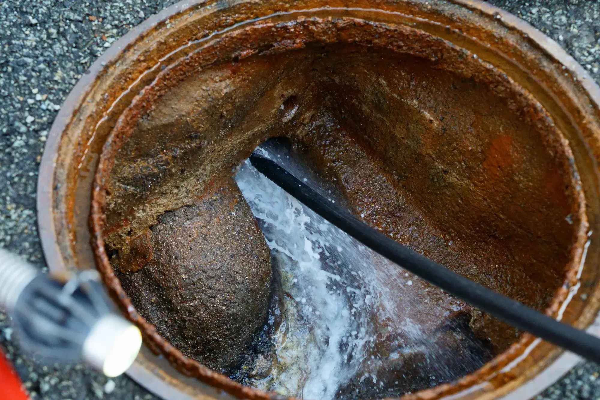 トイレ排水管の高圧洗浄、費用相場はいくら？10万円は本当？料金内訳と事例と悪質業者を避ける全知識